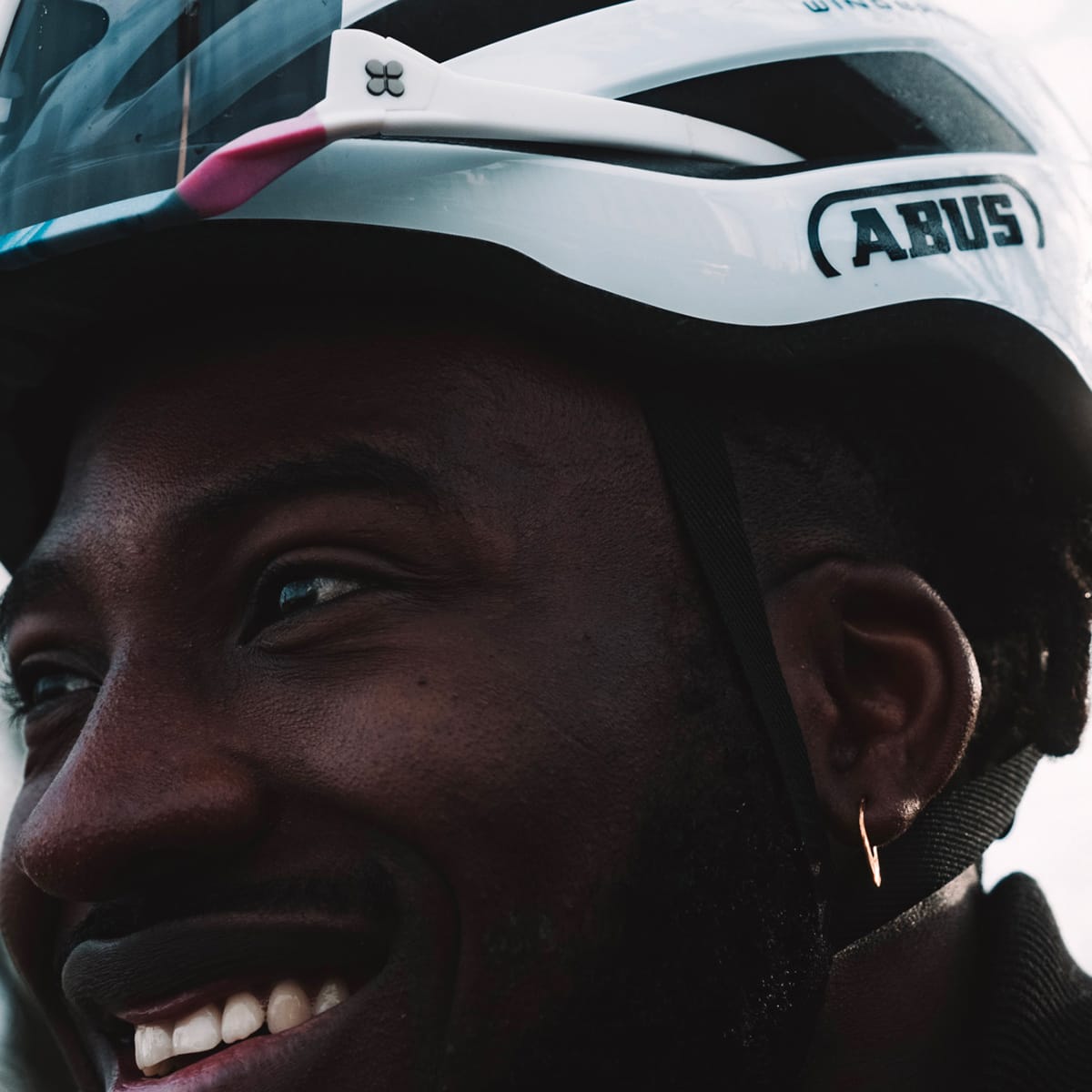 Kask szosowy ABUS WINGBACK biały
