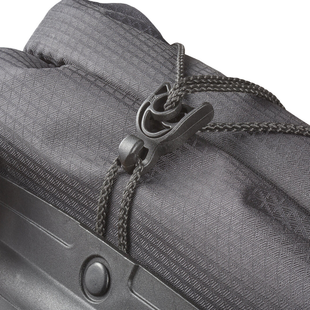 Para czarnych toreb bagażowych VAUDE AQUA BACK LIGHT 38 L