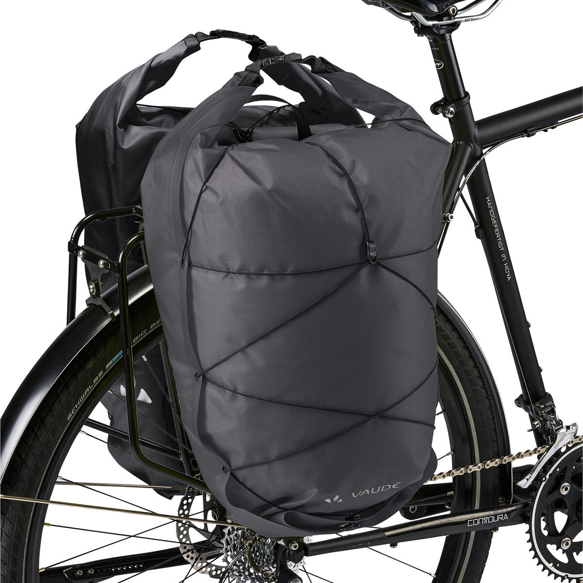 Para czarnych toreb bagażowych VAUDE AQUA BACK LIGHT 38 L