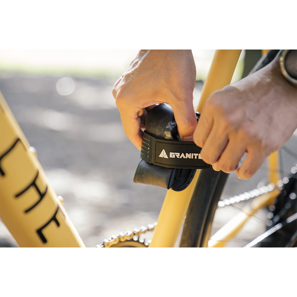 Uniwersalny pasek na puszkę GRANITE DESIGN PORTALEDGE