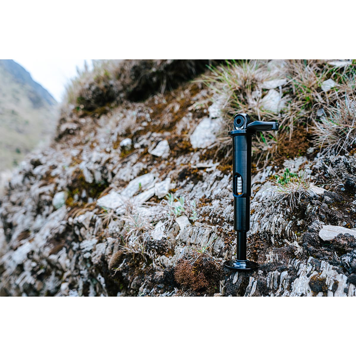 Zintegrowane narzędzie wielofunkcyjne Rura widelca 42 mm Stożkowa GRANITE DESIGN STASH RT (10 narzędzi) Czarny