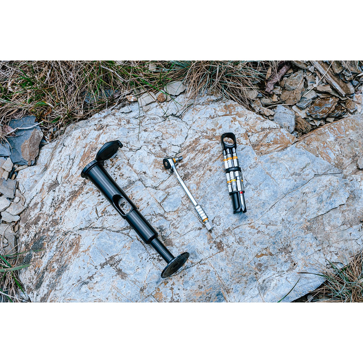 Zintegrowane narzędzie wielofunkcyjne Rura widelca 42 mm Stożkowa GRANITE DESIGN STASH RT (10 narzędzi) Czarny