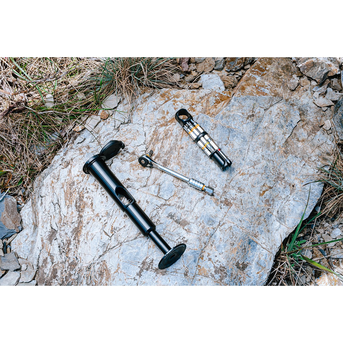 Zintegrowane narzędzie wielofunkcyjne Rura widelca 42 mm Stożkowa GRANITE DESIGN STASH RT (10 narzędzi) Czarny