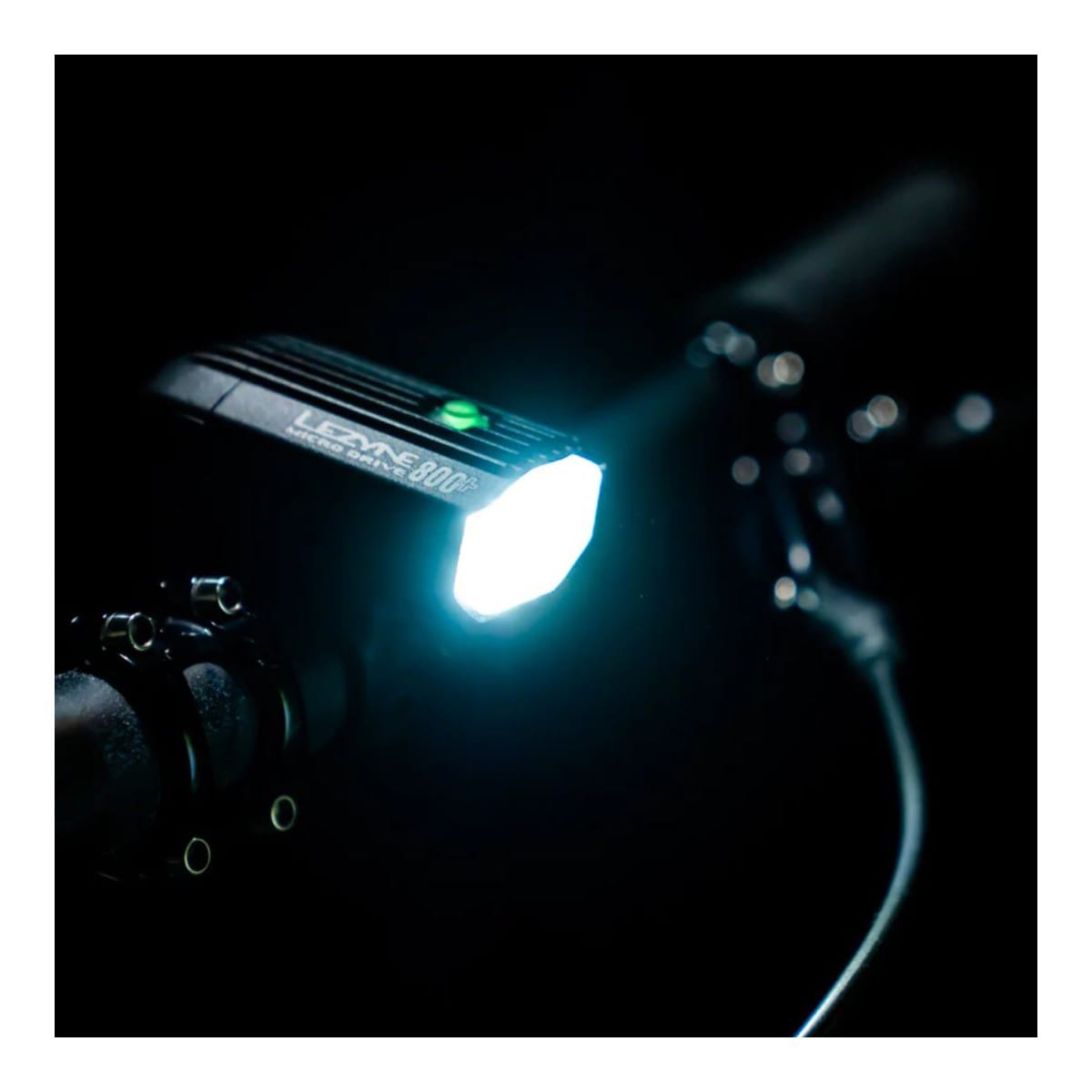 Lampka przednia LEZYNE MICRO DRIVE 800+ czarna