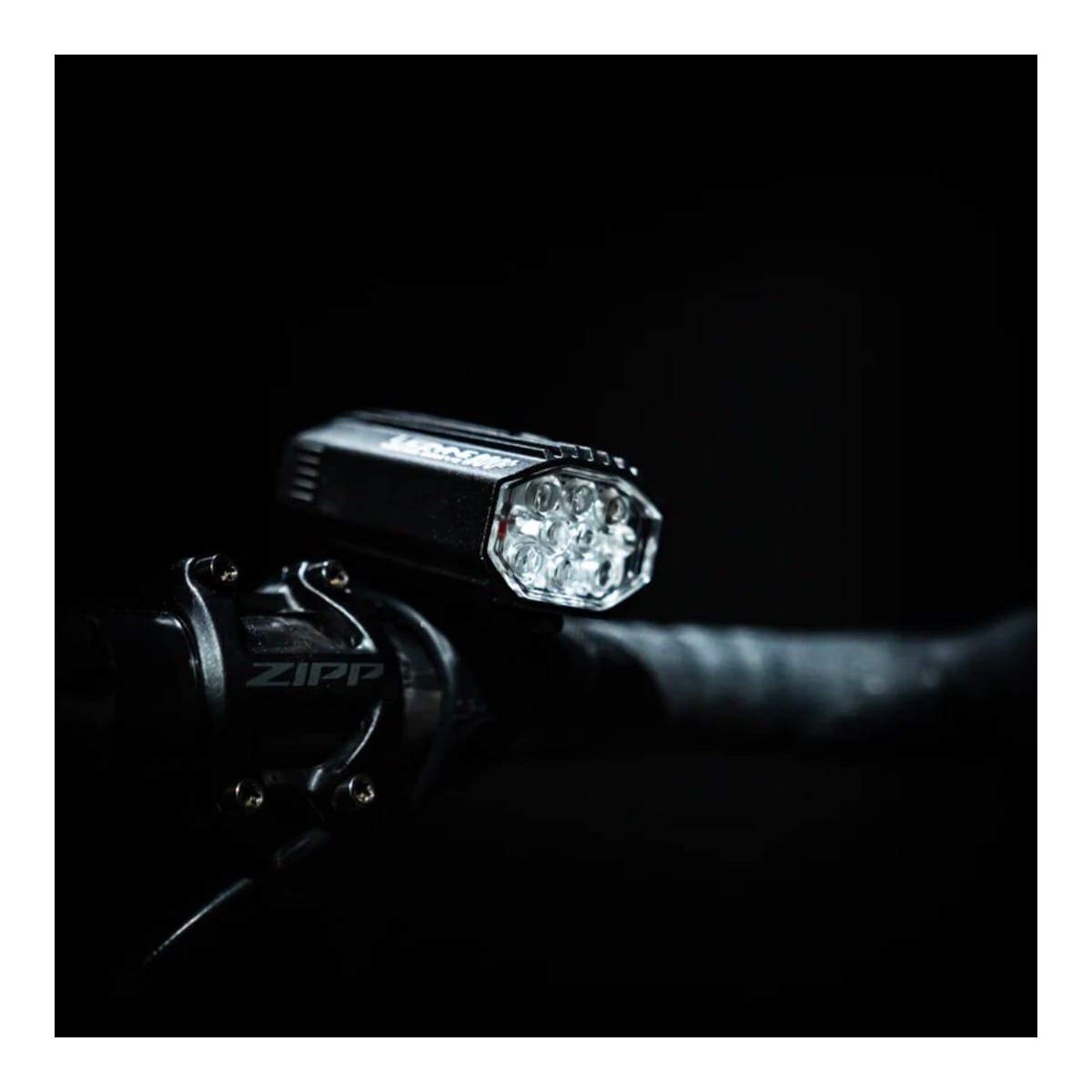 Lampka przednia LEZYNE MICRO DRIVE 800+ czarna