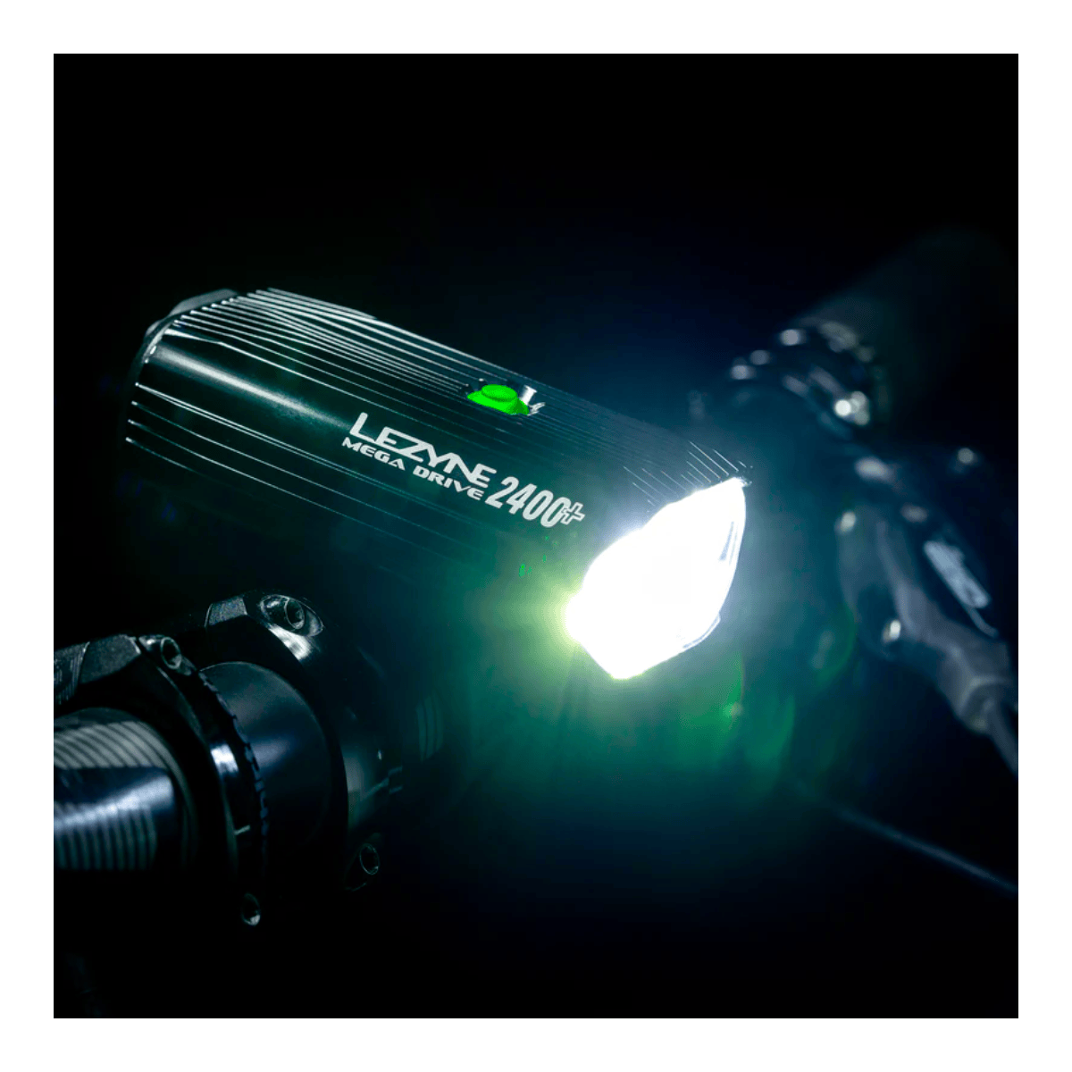 LEZYNE MEGA DRIVE 2400+ Lampka przednia czarna
