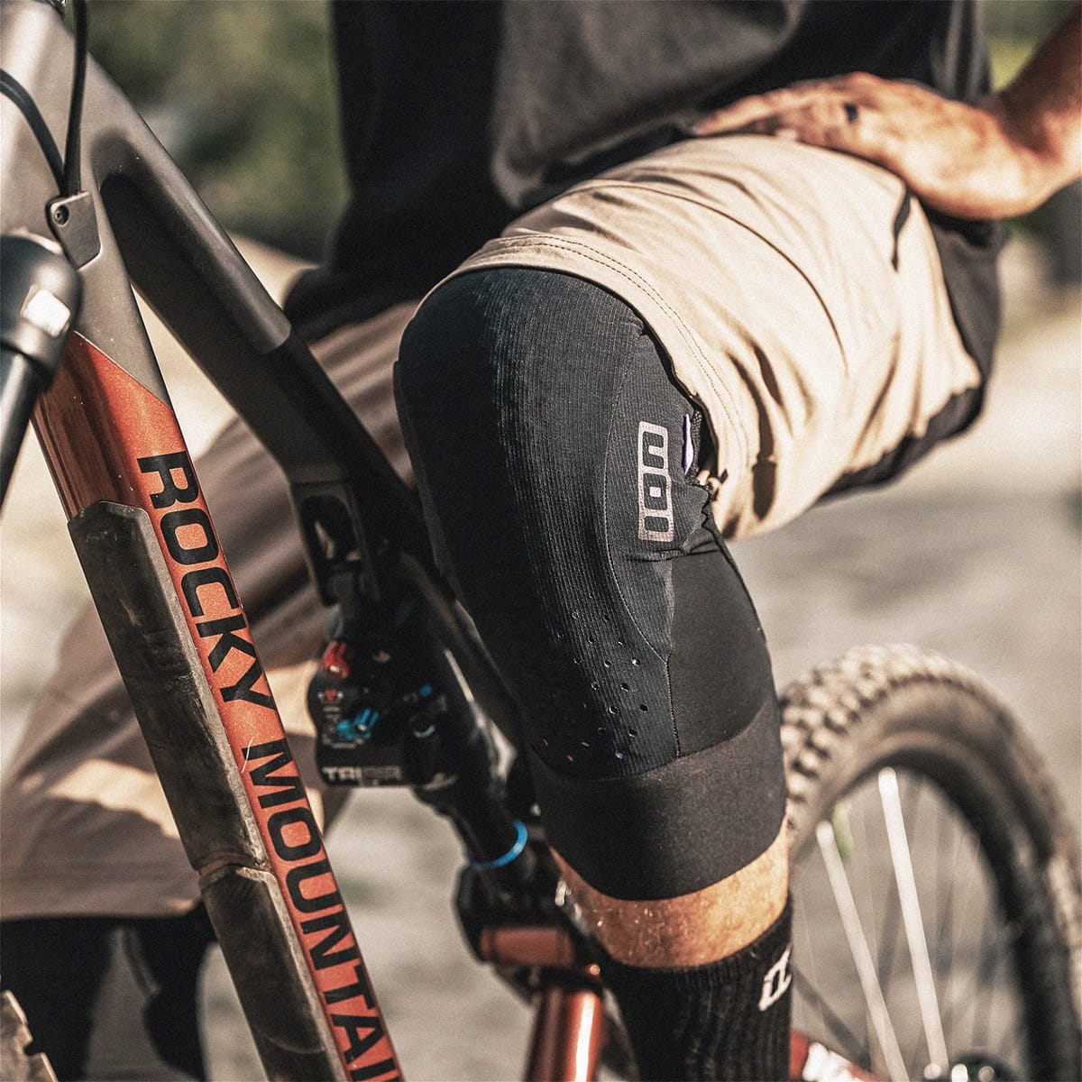 Nakolanniki ION ARCON LT czarne