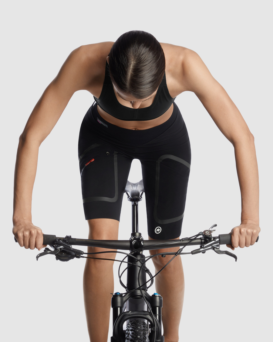 Damskie spodenki ASSOS TACTICA CARGO T3 czarne