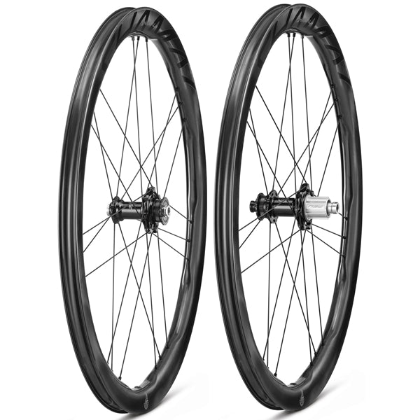 Para kół CAMPAGNOLO SHAMAL DUAL PROFILE CARBON C23 przystosowanych do jazdy bezdętkowej (centralna blokada)