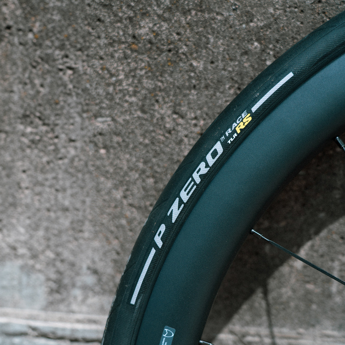 PIRELLI P ZERO RACE TLR RS 700x28c opona bezdętkowa czarna