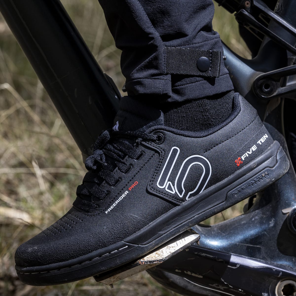 ADIDAS FIVE TEN FREERIDER PRO Buty MTB czarny/biały 2025