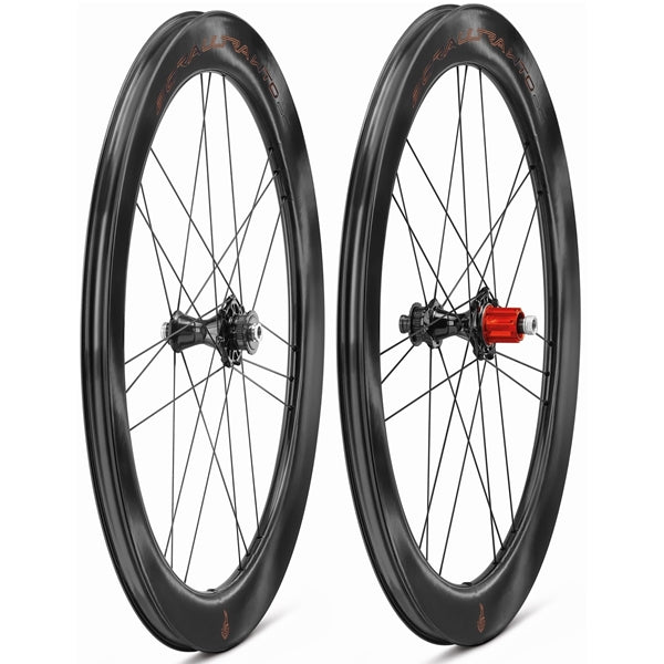 Para kół CAMPAGNOLO BORA ULTRA WTO 60 C23 DISC przystosowanych do jazdy bezdętkowej (centralna blokada)