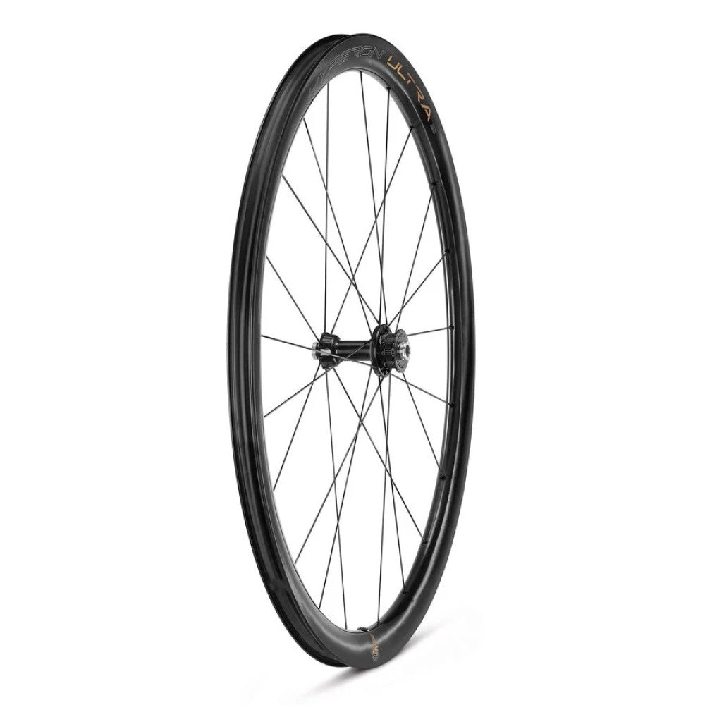 Para kół CAMPAGNOLO HYPERON ULTRA DISC przystosowanych do jazdy bezdętkowej (centralna blokada)