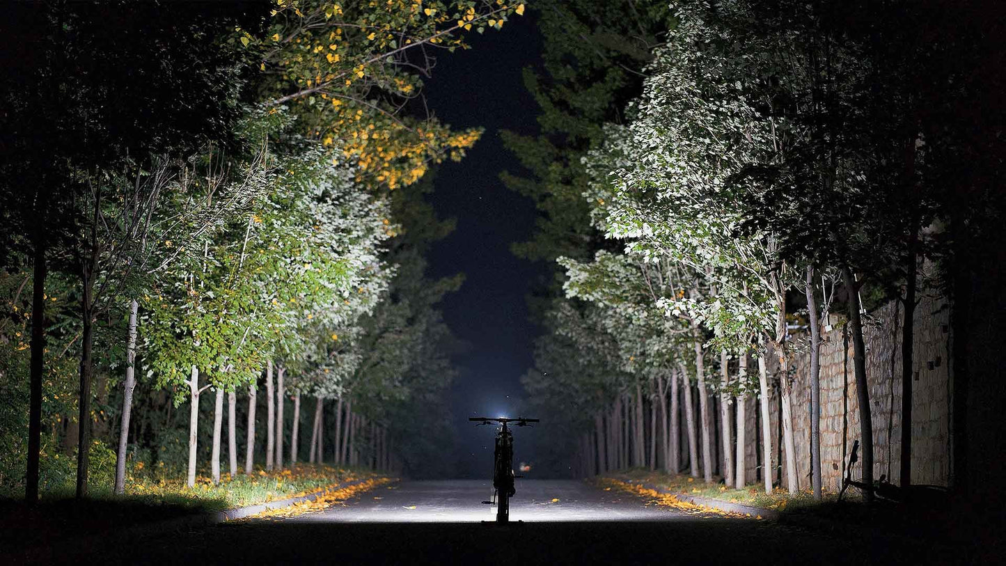 Oświetlenie przednie RAVEMEN XR6000