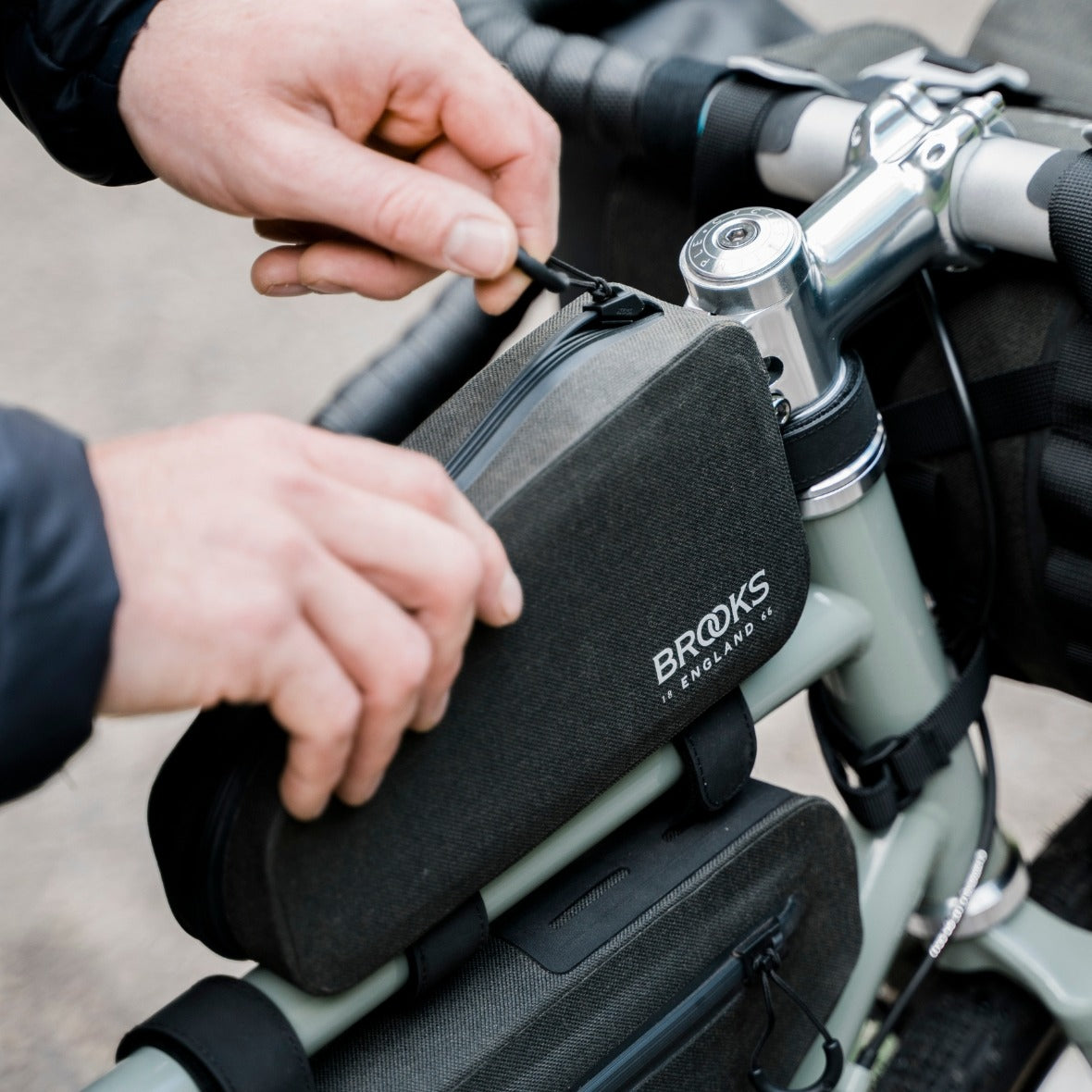 Torba na ramę BROOKS SCAPE 0,9 l zielona