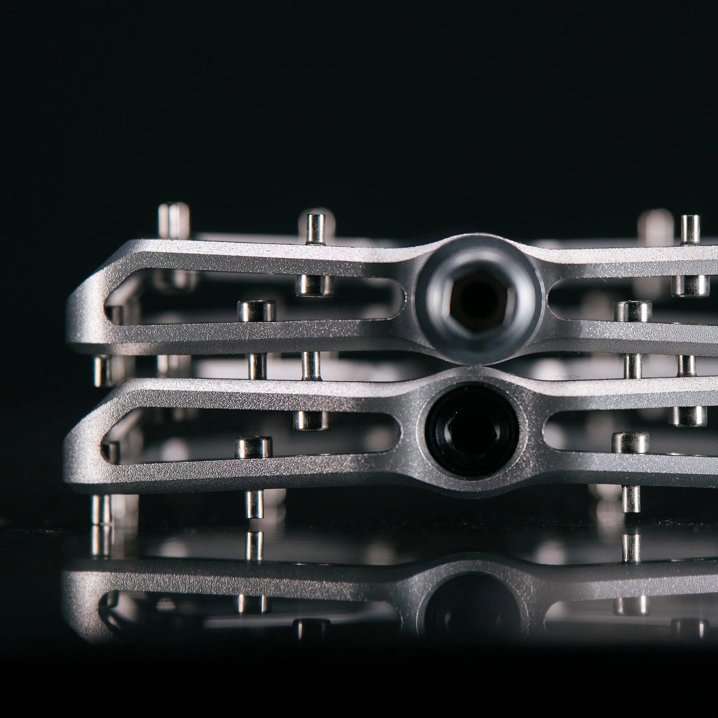 WOLF TOOTH WAVEFORM PERFORMANCE Flat Pedals, Silver