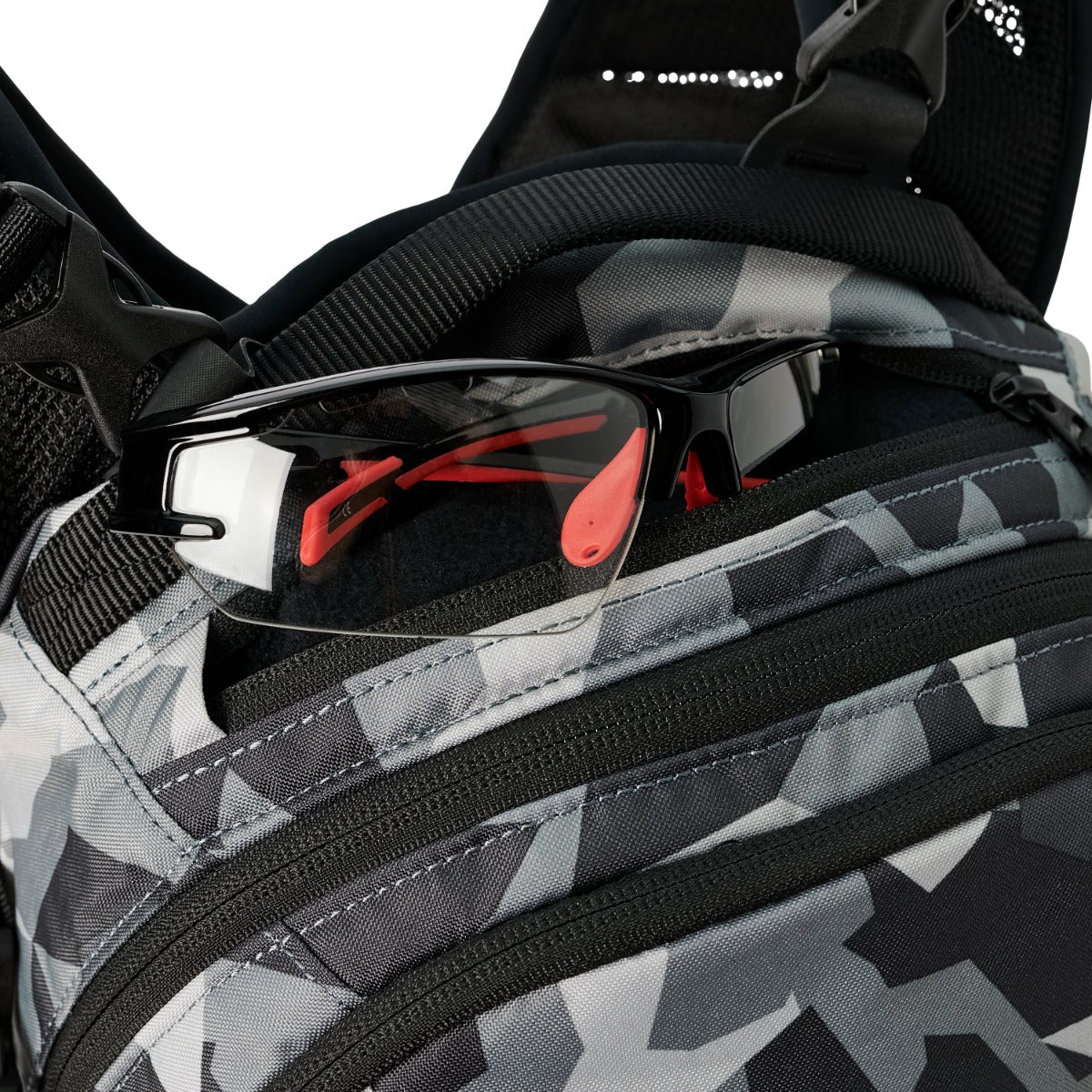 USWE SHRED 25 L Camo Backpack