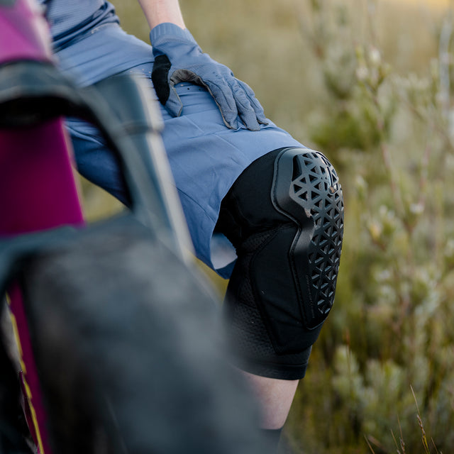 LEATT FLEXMESH knee pads Black