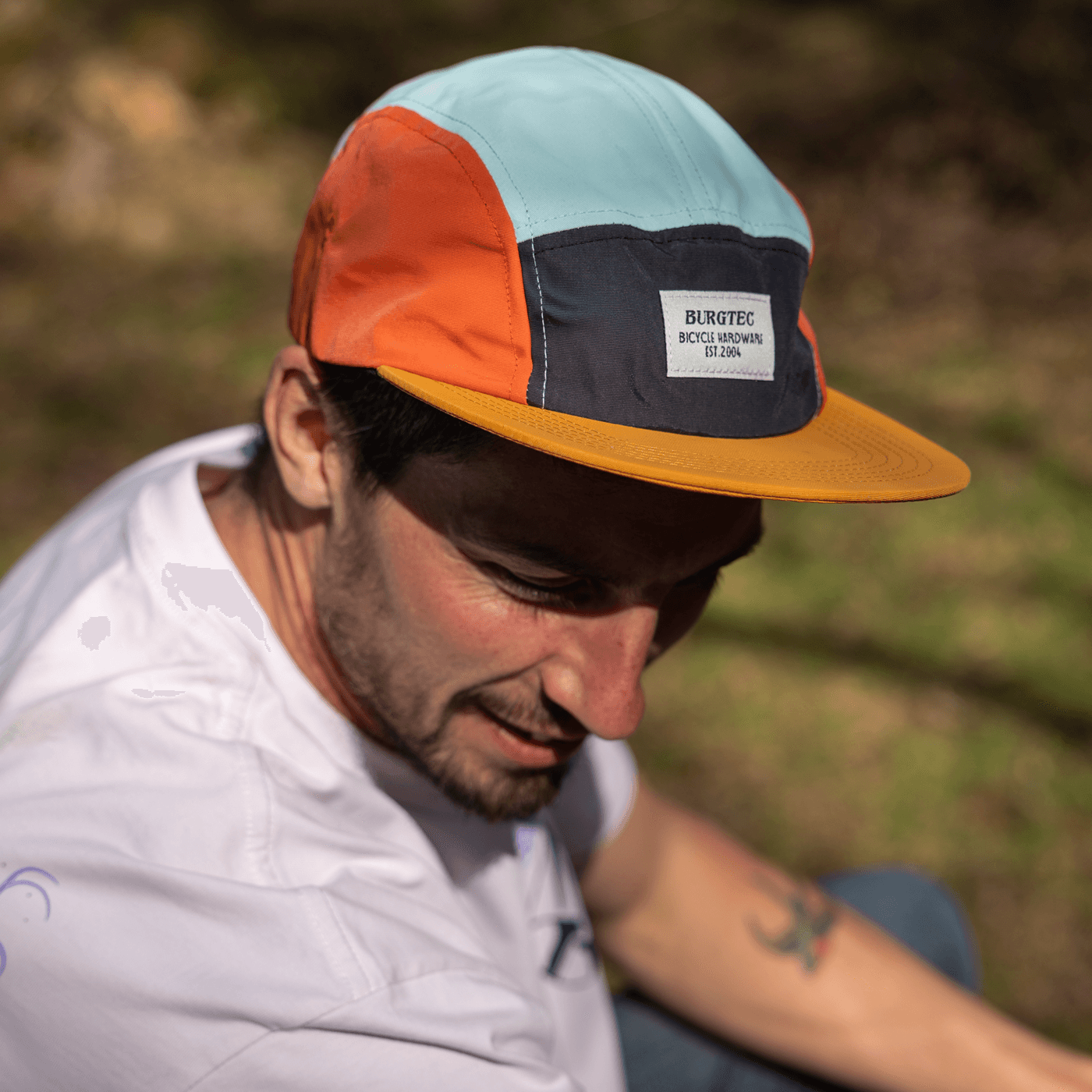 Czapka z daszkiem BURGTEC ARCADE FIVE PANEL w kolorze musztardowym