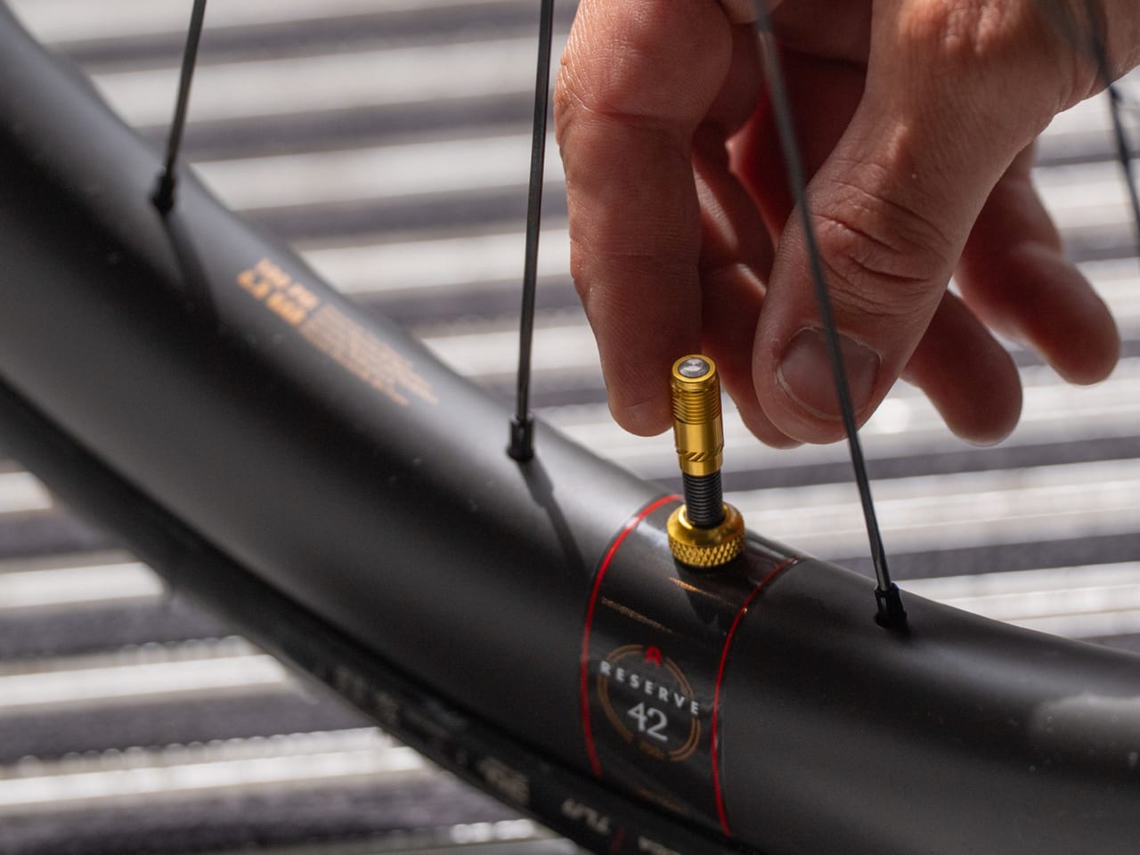 Zawory BBB CORE CAP czarne (x2)