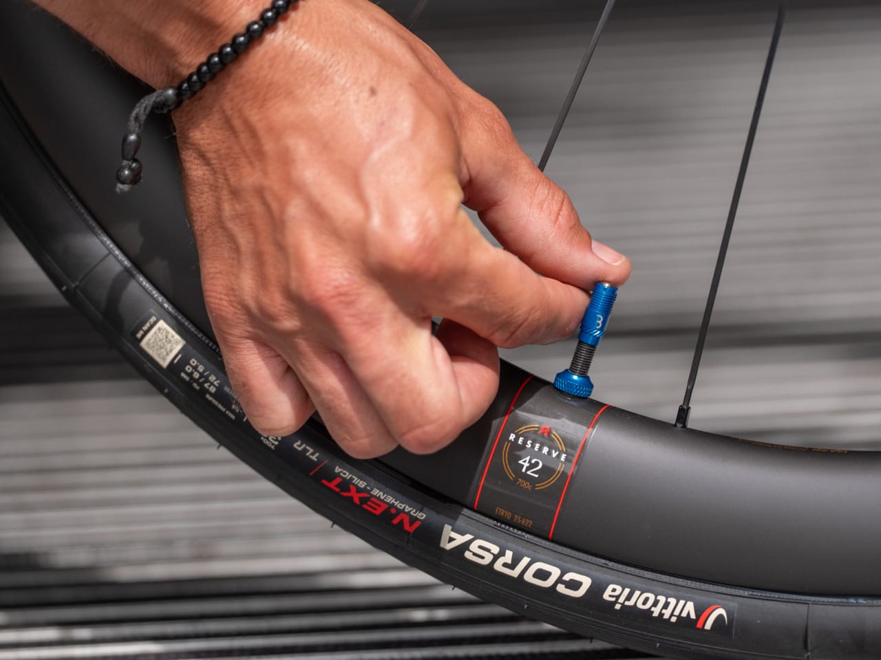 Końcówki zaworów BBB CORE CAP Blue (x2)