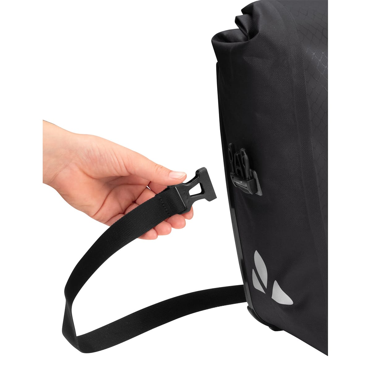 Para czarnych toreb bagażowych VAUDE AQUA FRONT 28 L