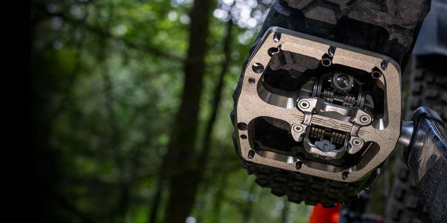 Pedały RENTHAL REVODHC czarne (embargo 24 września 2025)