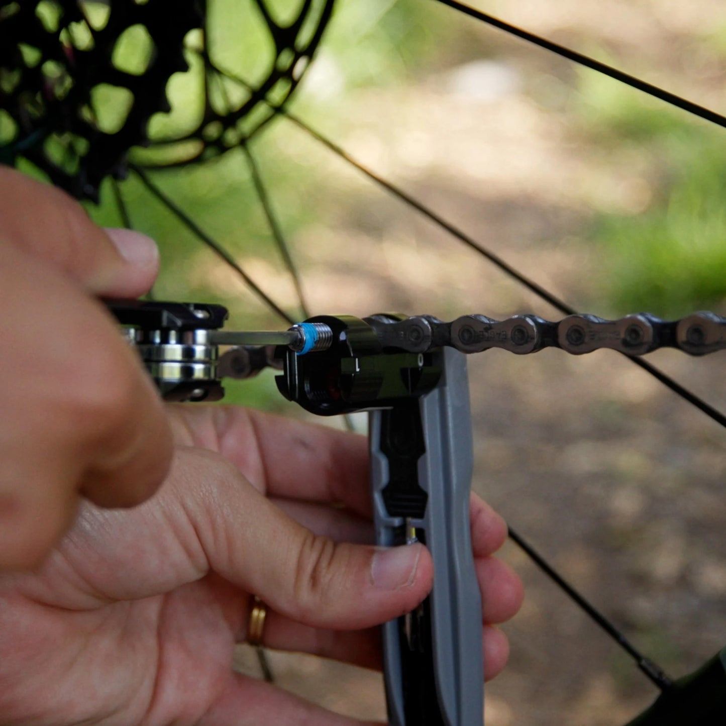 Narzędzie wielofunkcyjne na koszyku na bidon CRANKBROTHERS S.O.S BC18