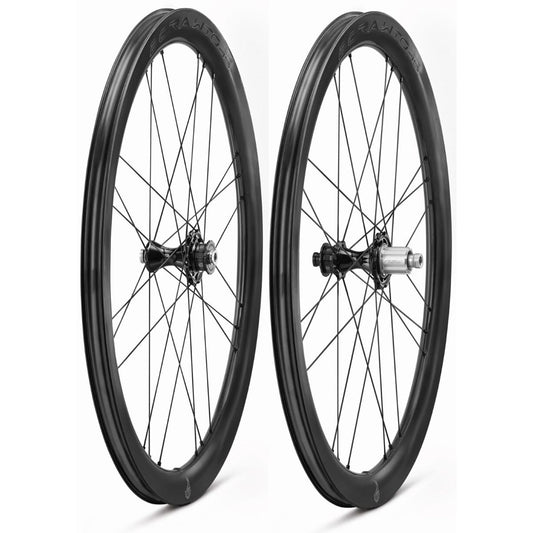 Para kół CAMPAGNOLO BORA WTO 45 DISC C23 DISC przystosowanych do jazdy bezdętkowej (centralna blokada)