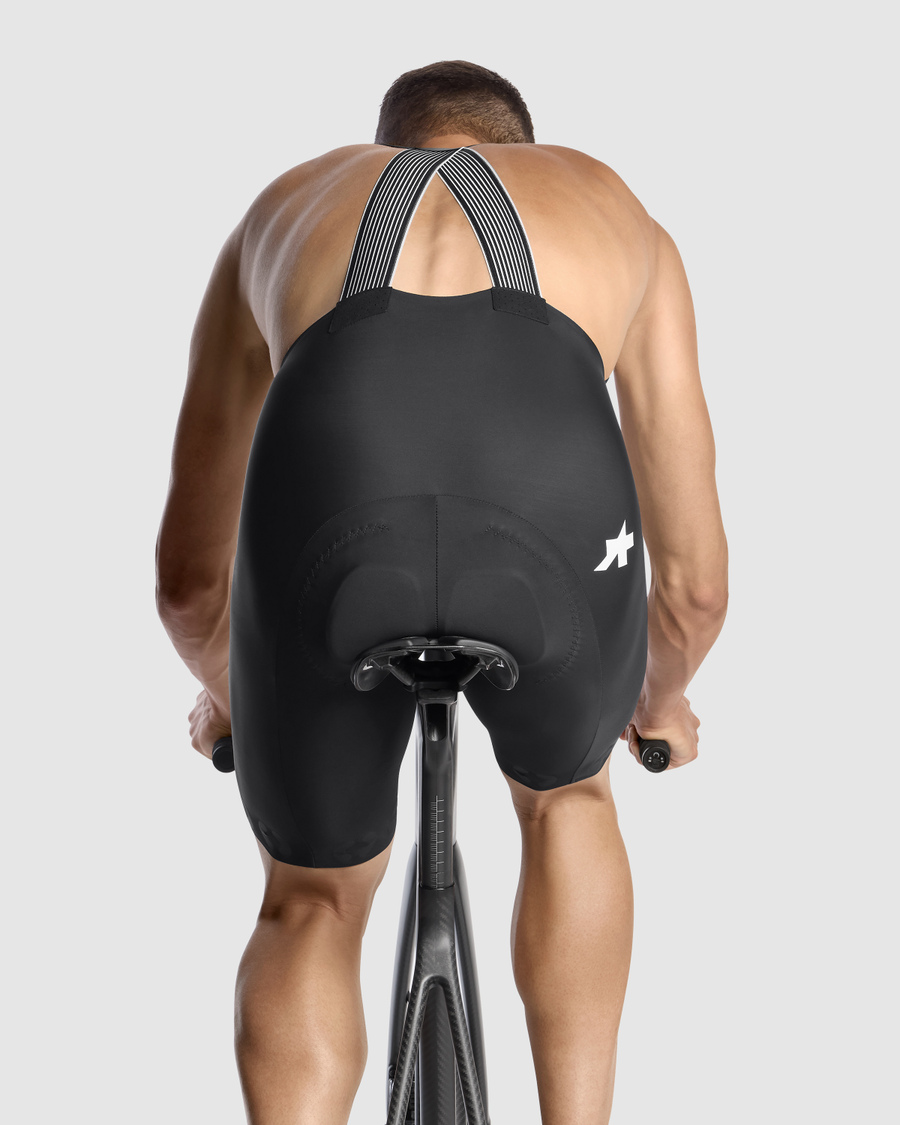 ASSOS EQUIPE R S11 spodenki na szelkach czarny