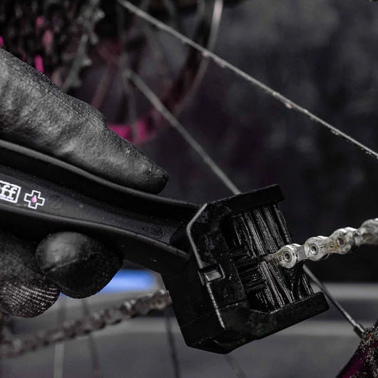 MUC-OFF CHAIN BRUSH