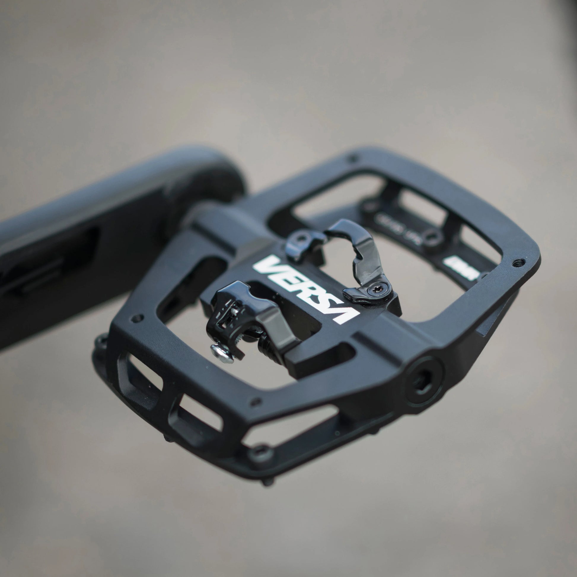 DMR VERSA Flat / Clipless Pedals Black
