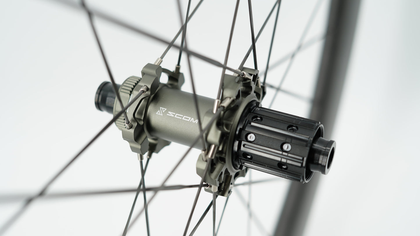 Para kół SCOM ULTRA + Tubeless Ready (centralna blokada)