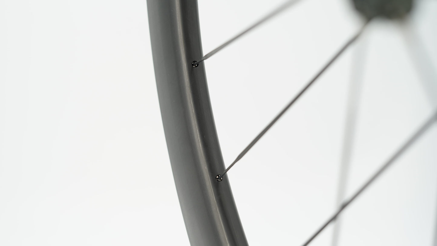 Para kół SCOM ULTRA + Tubeless Ready (centralna blokada)