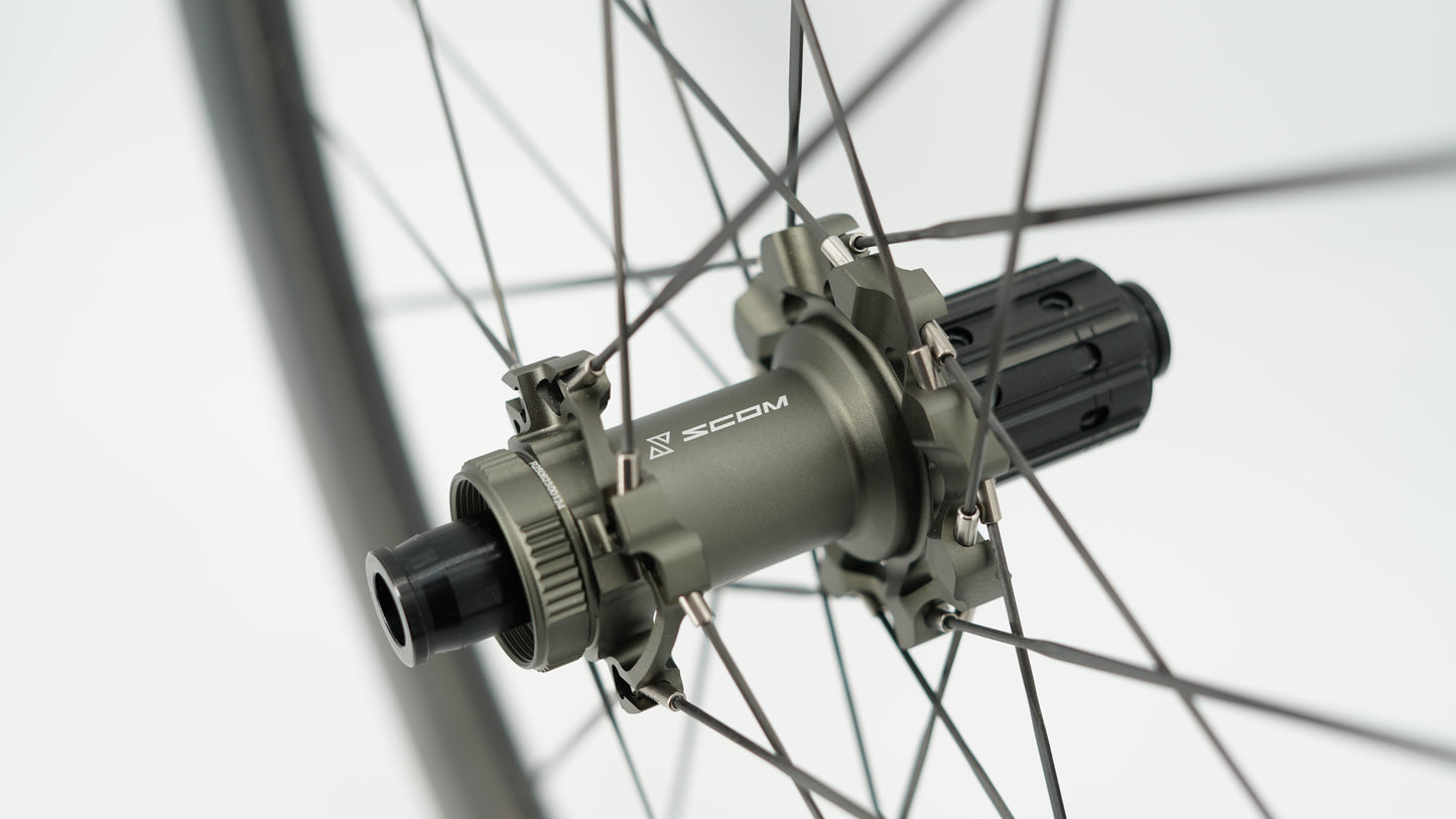 Para kół SCOM ULTRA + Tubeless Ready (centralna blokada)