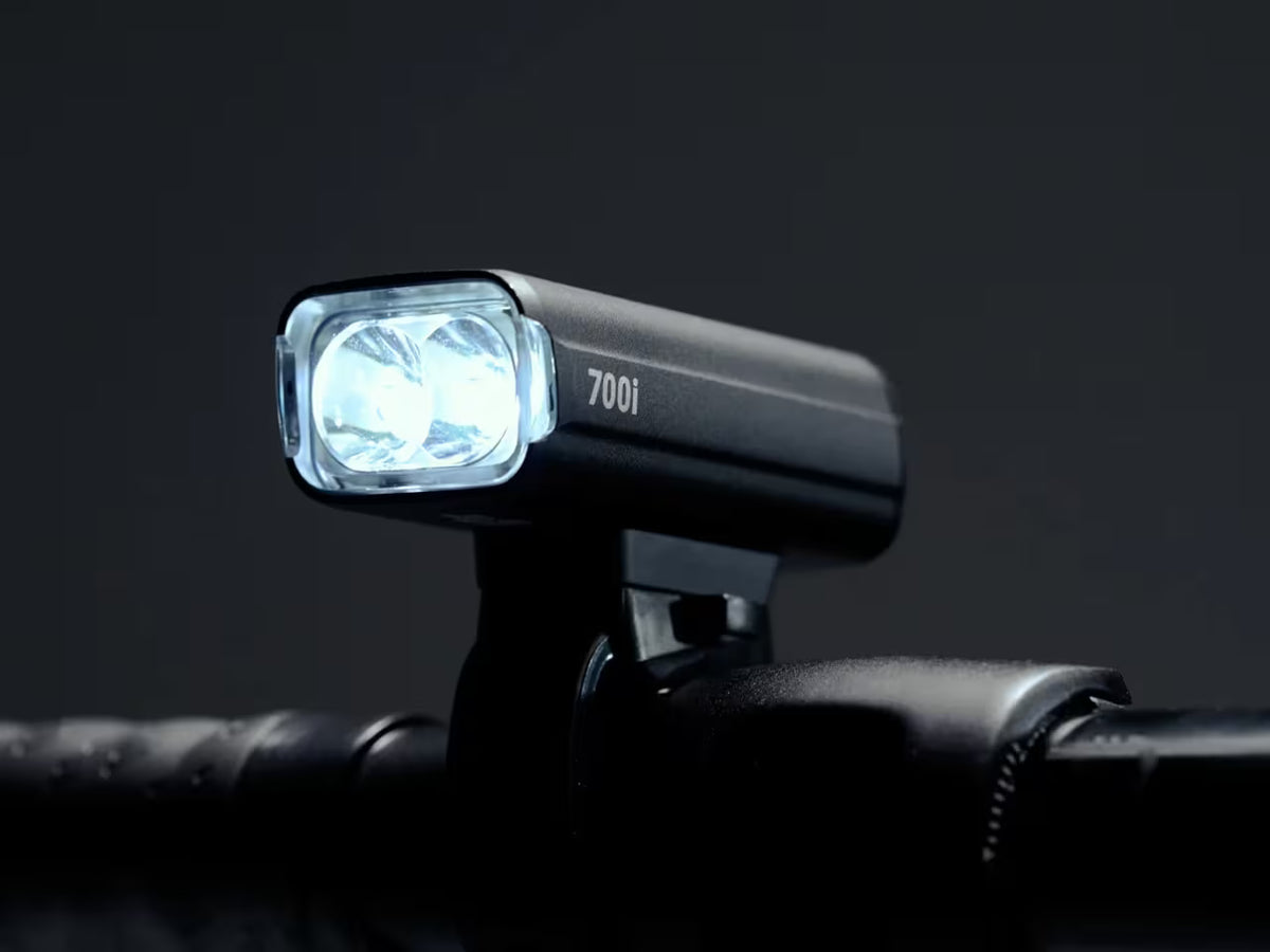 Przednia lampka BBB NANOSTRIKE 700i czarna