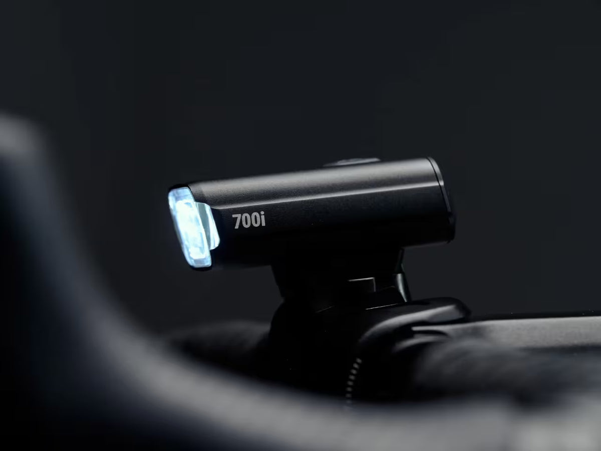 Przednia lampka BBB NANOSTRIKE 700i czarna