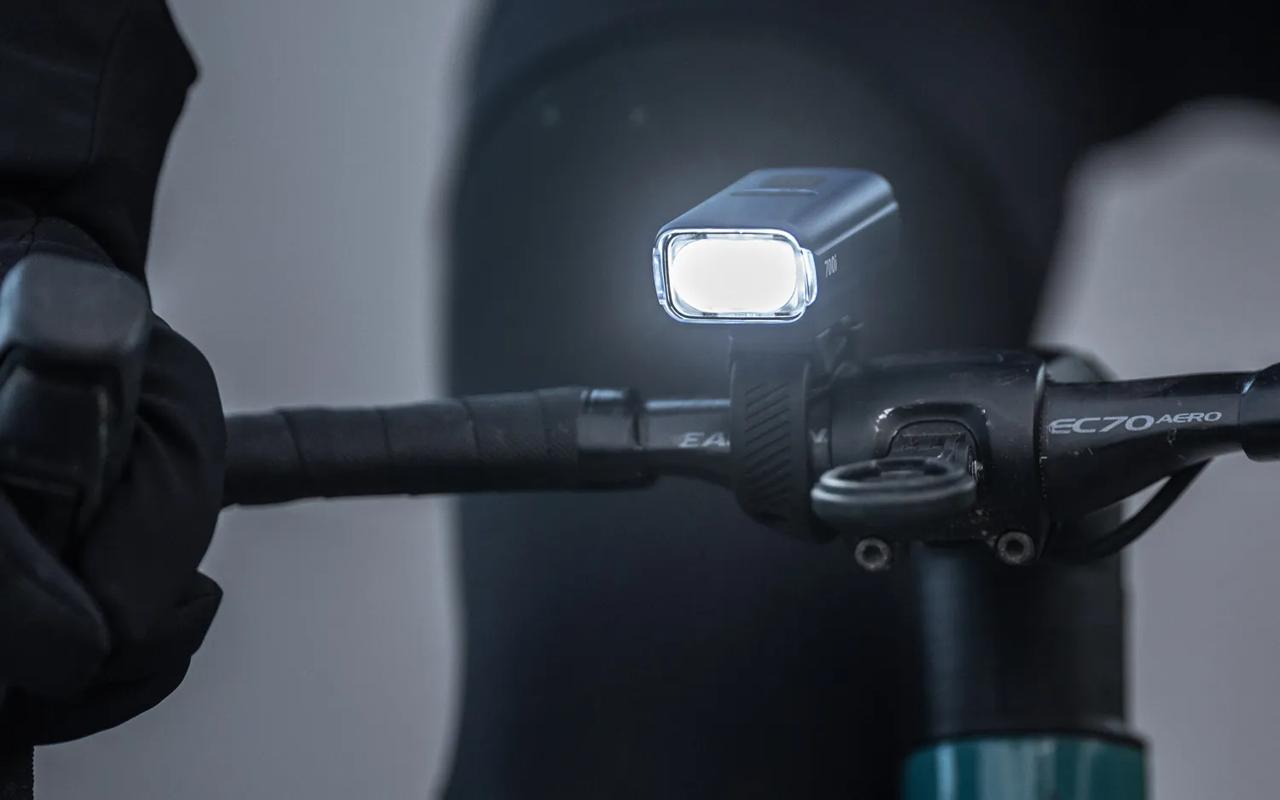 Przednie Oświetlenie BBB NANOSTRIKE 700 i Niebieskie