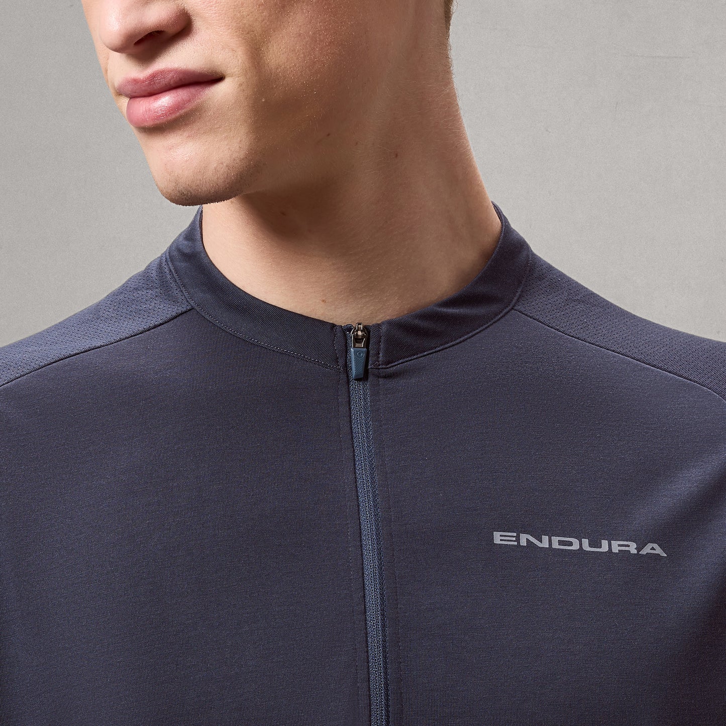ENDURA LOOP ZIPPED Short Sleeve Carbon Jersey Grey