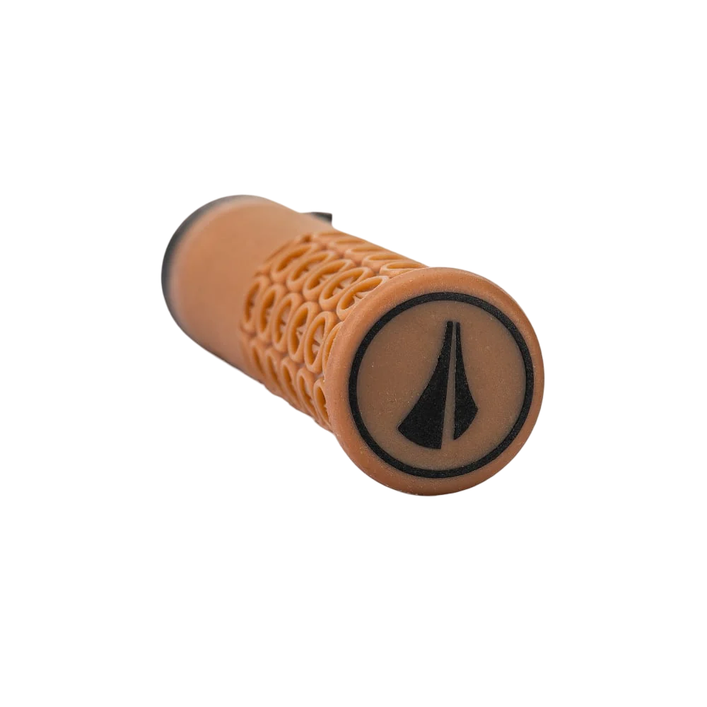 Chwyty SDG THRICE 136 mm Guma brązowa