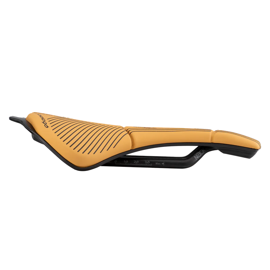Siodełko PROLOGO SCRATCH M5 AGX PAS 147mm Szyny Nack Brown