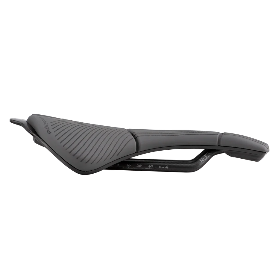 Siodełko PROLOGO SCRATCH M5 PAS AGX 147 mm z czarnymi szynami, czarne