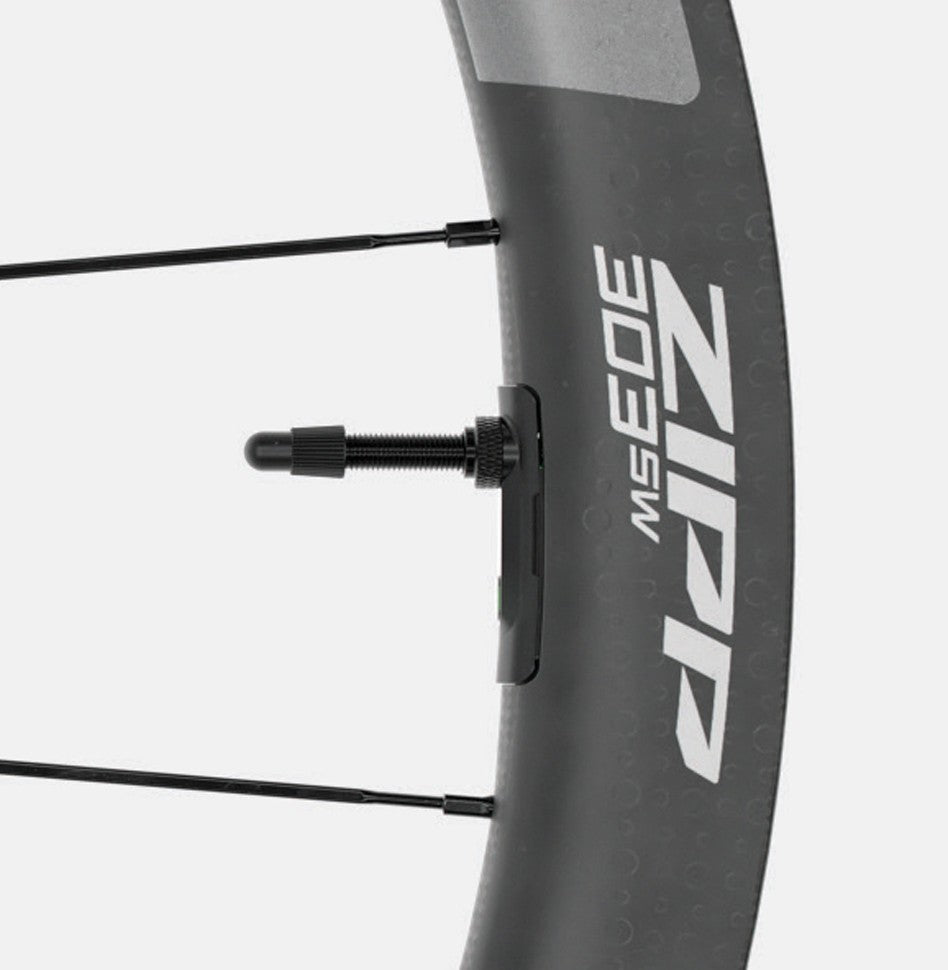 Para kół ZIPP 303 SW DISC przystosowanych do jazdy bezdętkowej (Centerlock)