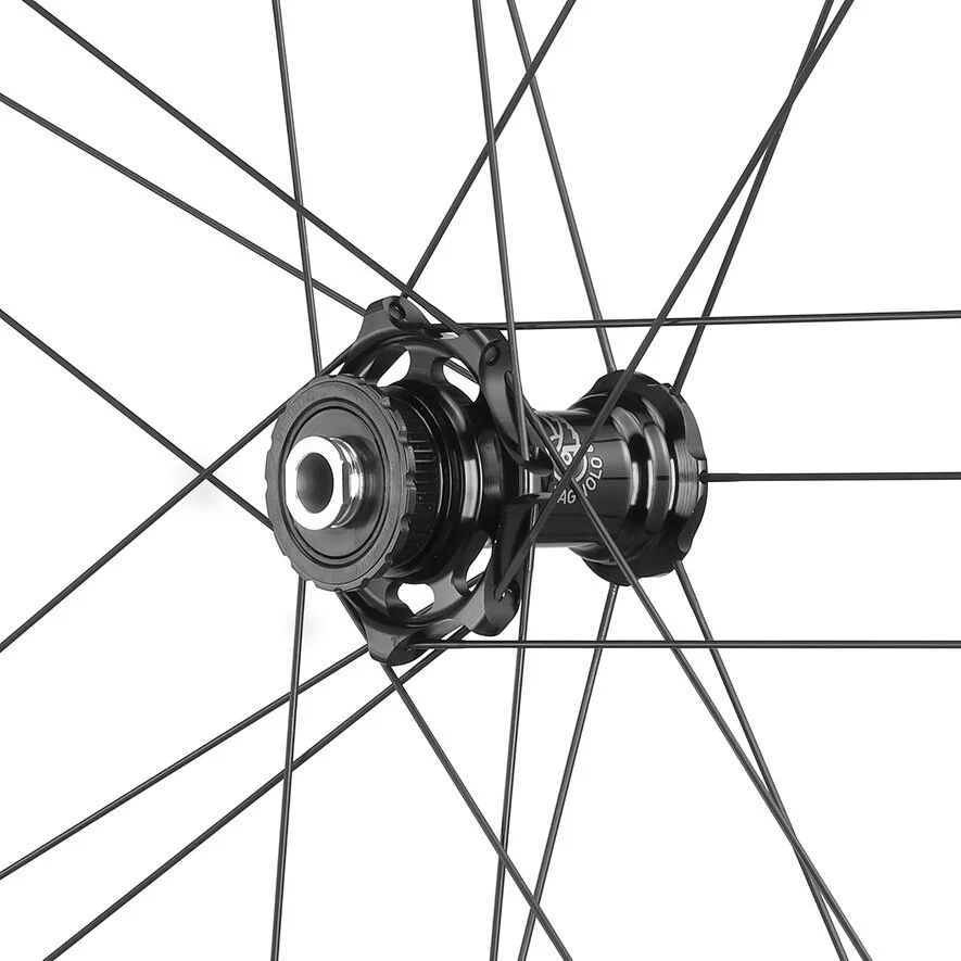 Para kół CAMPAGNOLO SHAMAL DUAL PROFILE CARBON C23 przystosowanych do jazdy bezdętkowej (centralna blokada)
