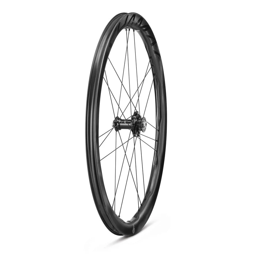 Para kół CAMPAGNOLO SHAMAL DUAL PROFILE CARBON C23 przystosowanych do jazdy bezdętkowej (centralna blokada)