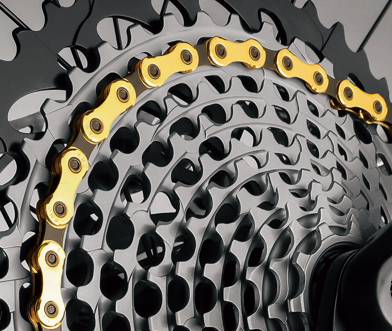KMC X12 Ti-N 12V Chain, Black/Gold