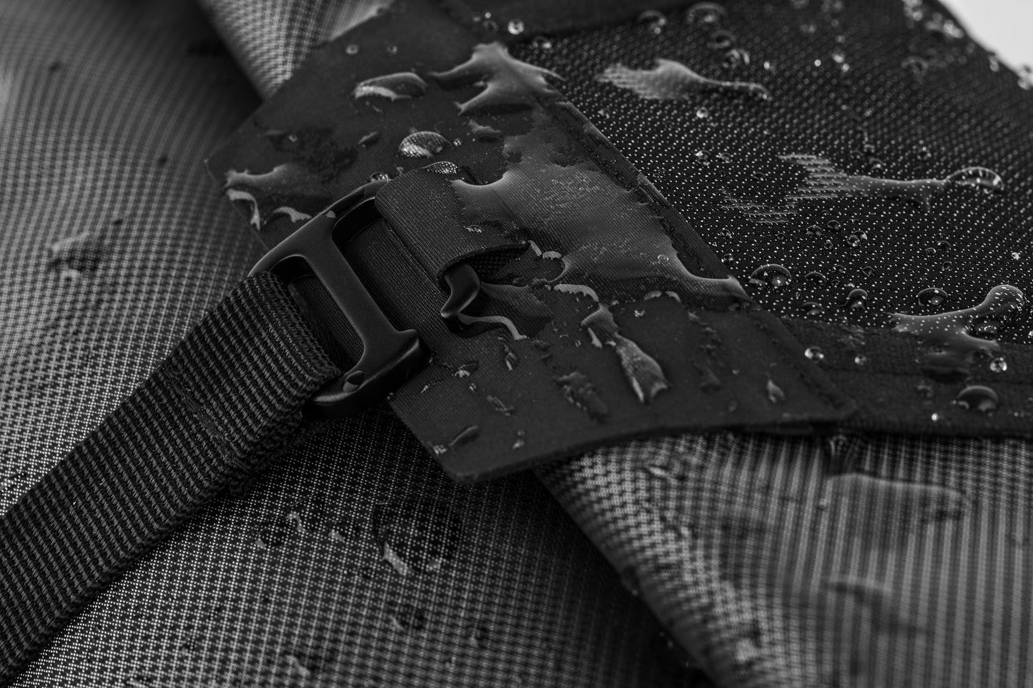 Torba na kierownicę APIDURA EXPEDITION FRONT RACK PACK 20 L czarna