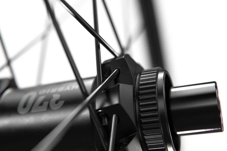 DT SWISS HU 1900 SPLINE 27.5" 30 mm 15x110 mm Front Wheel