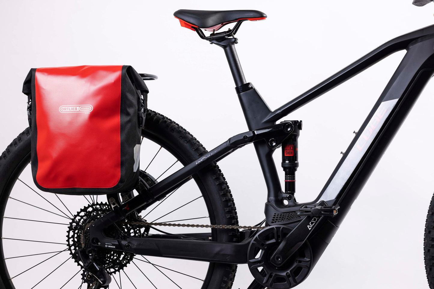 Tylny bagażnik z uniwersalnym wsparciem dla sakw AEROE Spider