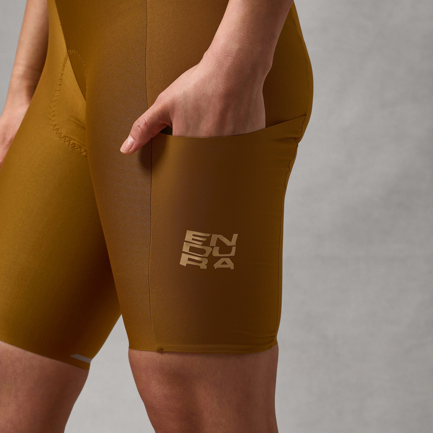 Damskie brązowe spodenki ENDURA ALLTRACK RIDE Bib Short
